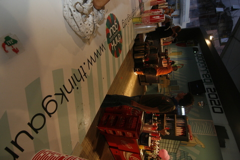 Argazkia: Ahaldunak, Bilboko zinegotziak eta Burukideak tragoak jartzen Gogorregin.