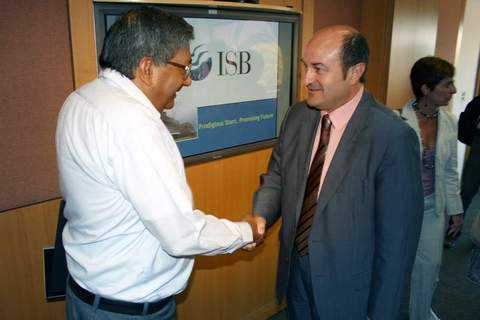 Foto: Ortuzar y Rango Rao, Decano de la Indian School of Business de  Hyderabad