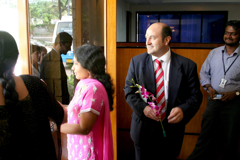 Argazkia: Sami Labs laborategien bisitaldiaren hasiera