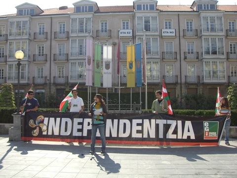 Argazkia: Trebi�oren estandartea faltan dagoala