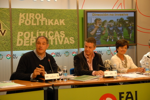 Foto: Intervenci�n de Andoni Zubizarreta, equipos de alto rendimiento