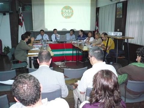 Foto: Grupos de discusi�n en Portugalete 