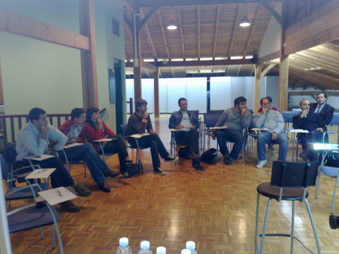 Foto: Grupos de discusi�n en Derio