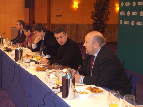 Foto: I�igo Urkullu se reune con colectivos de gays, lesbianas, bisexuales y transexuales