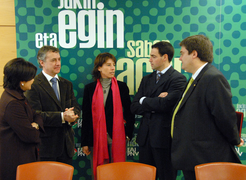 Foto: I�igo Urkullu y  los coordinadores de �rea presentan a la prensa el documento de conclusiones