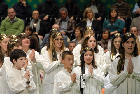 Foto: La actuaci�n del coro Gaudeamus de Gernika 