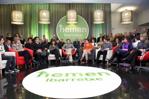 Foto: Personas representativas de las sociedad vasca se reunieron para el acto de apoyo